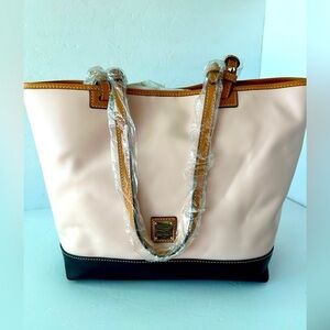 Dooney & Bourke NWT Blush/Midnight Leather    Tote